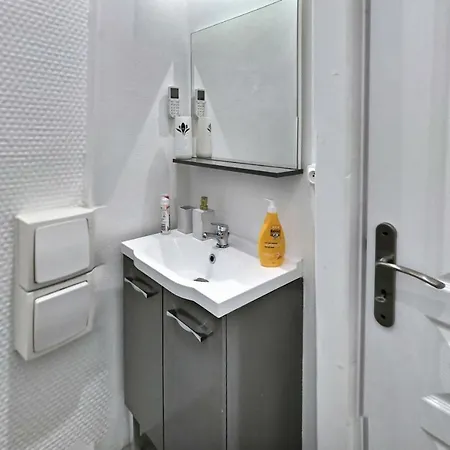 L'eclair 5 Face Gare Wifi Apartmán *